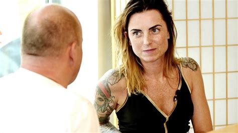 Odcinek, który premierowo zostanie wyemitowany we wrześniu. Rolnik szuka żony 6. Rodziny i przyjaciele pomogą dokonać ...