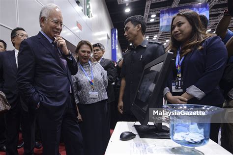 Johari razak, nazir razak, nizam razak. Najib Razak Lancar Halatuju Transformasi Ekonomi Bumiputra 2.0