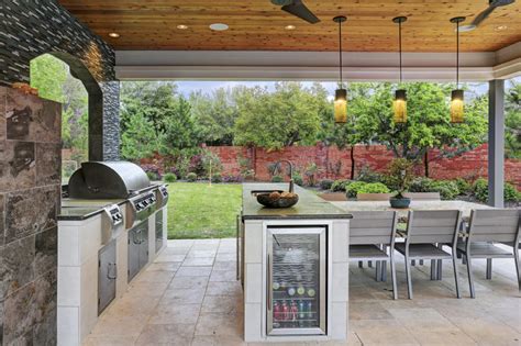See more ideas about over 40 incredible photos of outdoor living spaces provide the ideas and inspiration you'll need to tackle that project you've always wanted for your home. Contemporary Outdoor Living - Royal Oaks - Texas Custom Patios