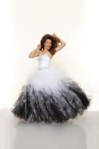 Not only are black wedding dresses sleek and stylish, they're also very versatile and can easily be worn again and again long after you say i do. how can i accessorize my black wedding dress? Robe De Soiree Ball Gown Dress White Black Lace Up Corset ...