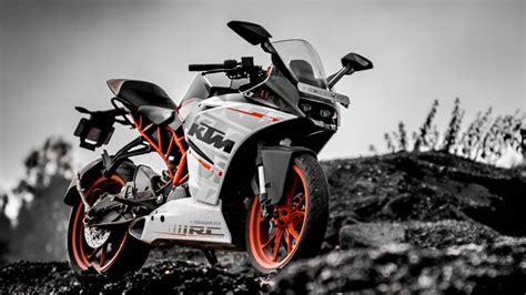 We try to answer this question by comparing both the bikes in terms of features and specifications in this video. KTM RC 390 HD wallpapers | IAMABIKER - Everything Motorcycle!
