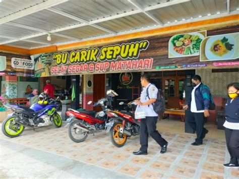 Sajian ini biasanya dibuat dengan bahan daging ayam, bihun, jagung, jamur dan dilengkapi kuah kaldu ayam. Mengupas Warung Selat Segar Dan Sup Matahari Bu Carik ...