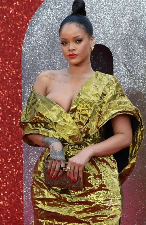 rihanna nearly suffered an embarrassing wardrobe malfunction at ocean s 8 premiere fpn
