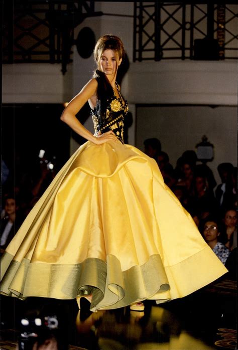 Versaces Most Iconic Runway Looks From The 90s Artofit