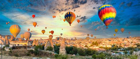 Foto De Colorful Hot Air Balloons Flying Over At Fairy Chimneys In