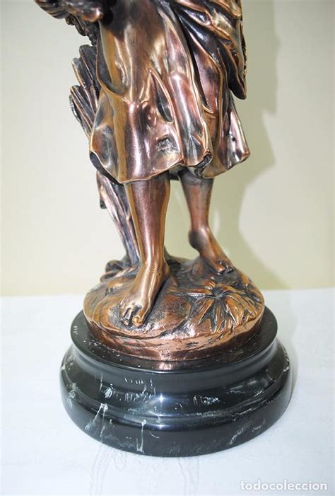 Escultura Antigua De Cobre Con Figura De Señora Comprar En