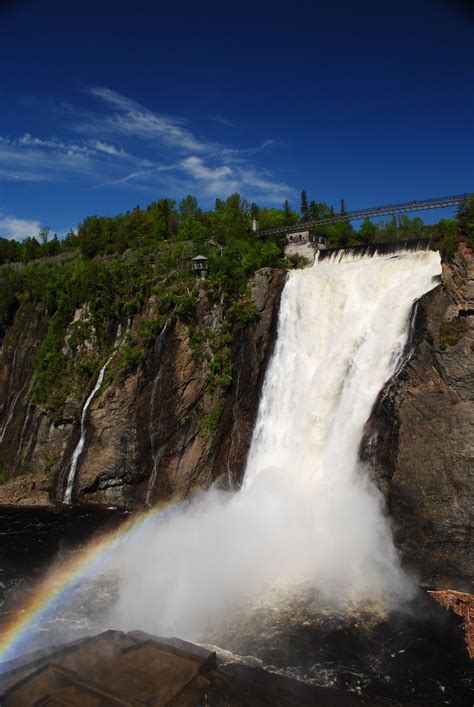 Les Chutes Montmorency The Outskirts Of Quebec City 2x As Tall As