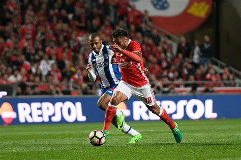 Escalação, fotos, vídeos e lances da partida. Liga Portugal : Porto-Benfica en direct - Portugal ...