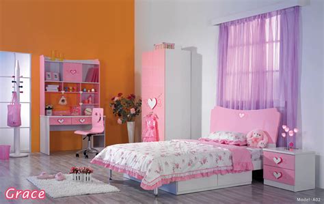 A whole lot of hot pink is perfect for the ultimate princess bedroom. Little girls bedroom furniture ideas | Hawk Haven