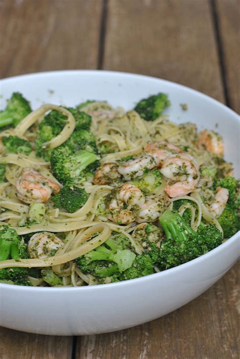 You can whip this pesto shrimp and broccoli fettuccine together in 25 minutes. 5 Ingredient Pesto Shrimp and Broccoli Fettuccine + Weekly ...
