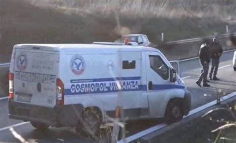 Foggia, assalto a portavalori in autostrada. Assalto al portavalori in Campania: malviventi in fuga col ...