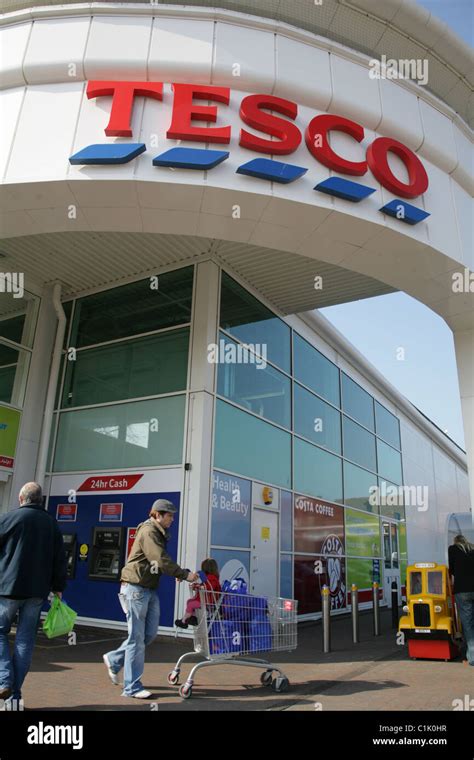 Tesco Trolley Shopping High Resolution Stock Photography And Images Alamy