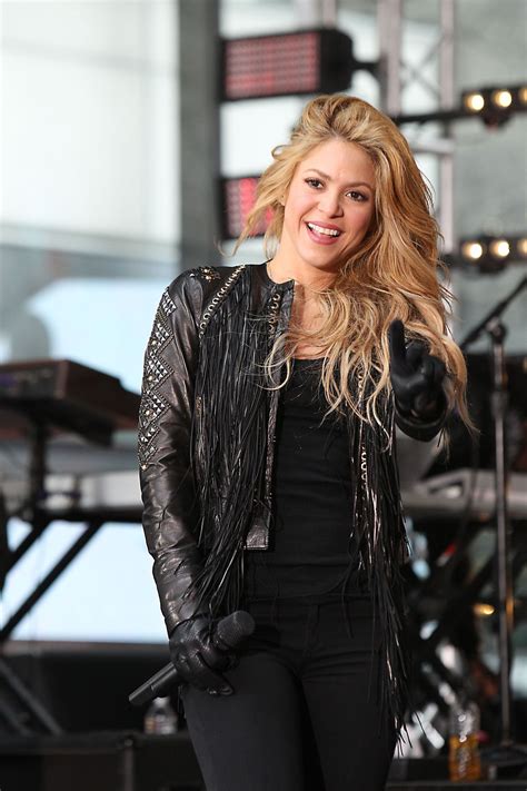 Shakira Performing On Nbcs Today Rockefeller Plaza In New York
