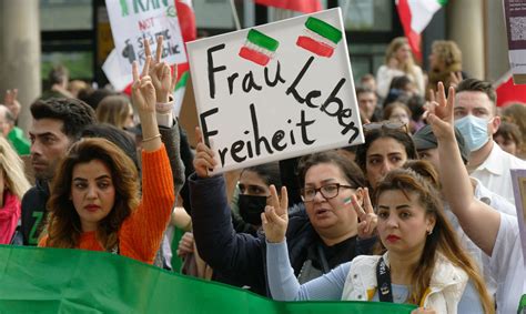 wie teheran in deutschland iranische aktivisten bedroht die glocke