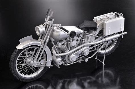 However, if you are one of those people who is able to afford one of these delightful machines then i hope it provides you with a lot of. Brough Superior SS100 - 1926 Fulldetail Kit 1/9 - Model ...