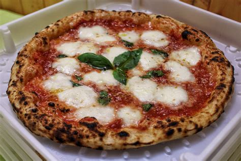 Fare la pizza in casa può essere più semplice di quanto non si immagini. Pizza Napoletana: 6 errori da non fare | Dissapore
