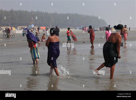 Hindu Pilgrims Gathered To Take Bath In The Ganges On The Day Of Makar