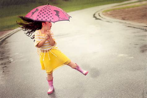 Rain Wallpapers Sweet Little Girl With Umbrella In Rain Share Pics Hub