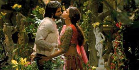 Ram Leela Ranveer Singh Deepika Padukone Kissing Scene Stills 6362 11 Out Of 64 Songsuno