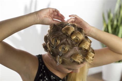 How To Make Pin Curls Like Rosie The Riveter