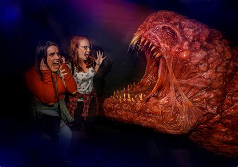 Inside the Stranger Things maze, Halloween Horror Nights at Universal ...