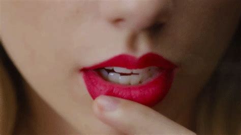 Анимированное фото Taylor Swift Videos Perfect Lips Makeup Trends
