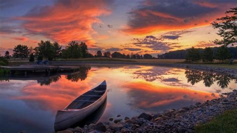 Awesome Sunset Sun Rays Forested Mountains Beautiful