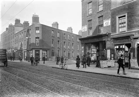 25 Amazing Vintage Photographs Capture Street Scenes Of Dublin In The