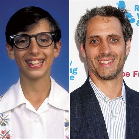 15 Shocking Then And Now Photos Of Your Favorite Sitcom Nerds Closer