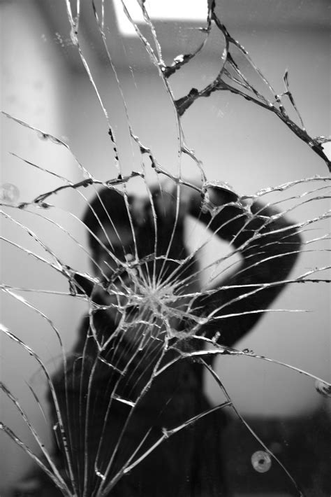 Broken Mirror Reflection Fouad Bechwati Miroir Brisé Photographie