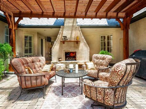 26 Cozy Outdoor Fireplace Ideas For The Backyard