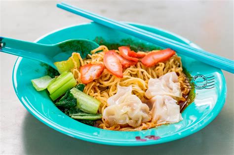 So many new food trends today, from boba to cheese on everything, but nothing quite hits the spot like a dish from our local hawker stalls, right? Bayan Baru Food Court @ Penang - Crisp of Life