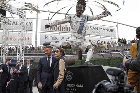 Football David Beckham Salutes La Galaxy And Los Angeles As Statue