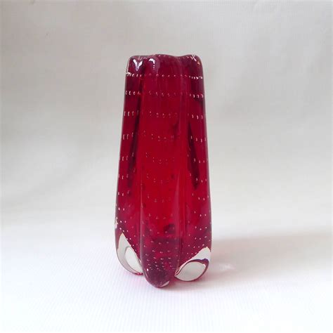 Whitefriars 9777 Controlled Bubble Ruby Red Lobed Art Glass Vase 70s Encased Bubbles Tapering 7