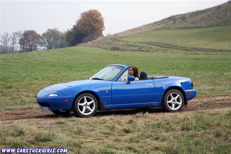 Mar 04, 2020 · mud slippage occurs because you can't gain traction, so do what you can to add some. Mazda Miata MX5 girl stuck on muddy field