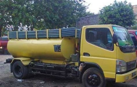 Viral Truk Tinja Buang Limbah Ke Saluran Air Di Tanjung Duren Jakbar