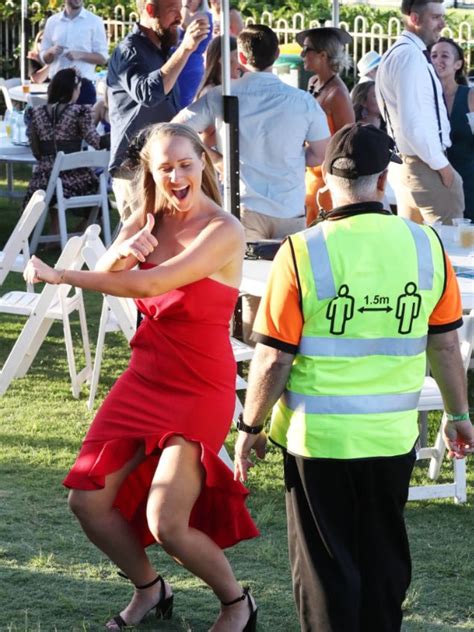Melbourne Cup 2020 Photos Of Drunk People Racegoers Fashion Dresses