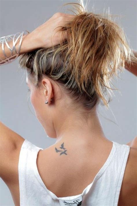 vögel tätowieren nackentattoo kleine tattoos frauen Small Neck Tattoos
