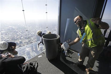 Chicago Skydeck Ledge Glass Cracks Under Tourists 103 Floors Up