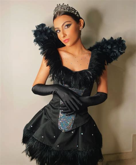 Black Swan Costume Ideas