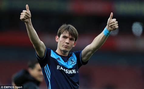 The dutch midfielder talked to us. Atalanta re-sign Marten de Roon from Middlesbrough | Daily ...