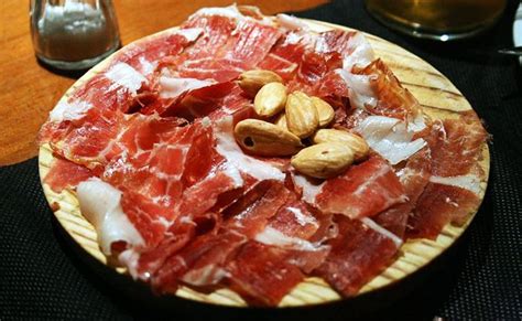 Top 10 Spanish Foods With Recipes Jamon Spanish Food Food