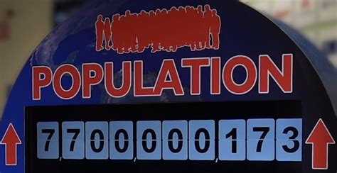 The Loro Parque's World Population Clock breaks the 7,700 million ...