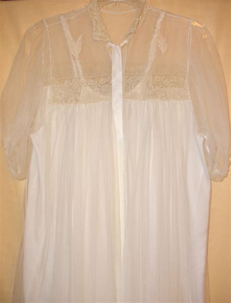 1950s White Bridal Peignoir Set W Lace Appliques Gem