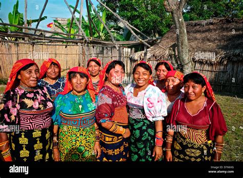 Panama Kuna Yala Ustupu Group Portrait Of Kuna Indigenous Women