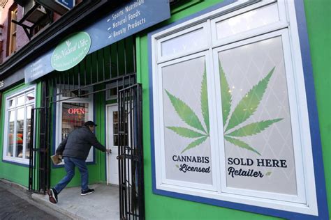 la venta legal de marihuana florece en canadá en plena pandemia la neta neta