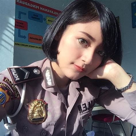 Cerita Sex Aku Dengan Polwan Cantik Yang Mengambil Perjakaku