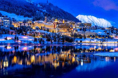 Vista De St Moritz En Suiza Por La Noche En Invierno Foto Premium