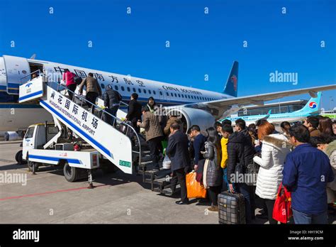 Passengers Boarding Plane Queue Hi Res Stock Photography And Images Alamy