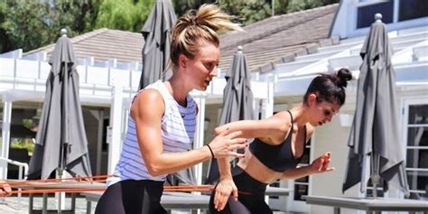 Kaley Cuoco 34 Shows Off Toned Butt In New Workout Instagrams